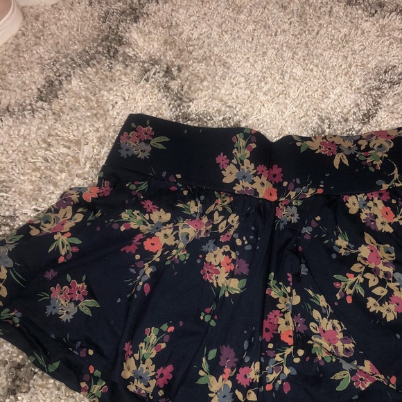 Shorts - Picture 3 of 4